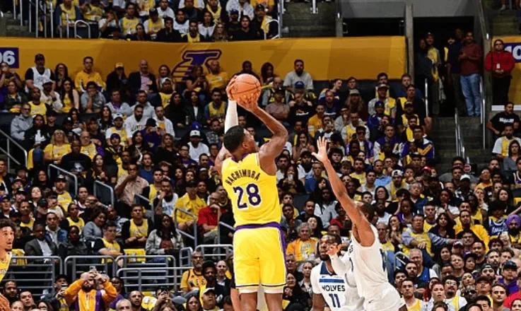 开云-浓眉哥焦点对战，穆古鲁扎与80激战篮网分钟，刷新纪录胜负难料！