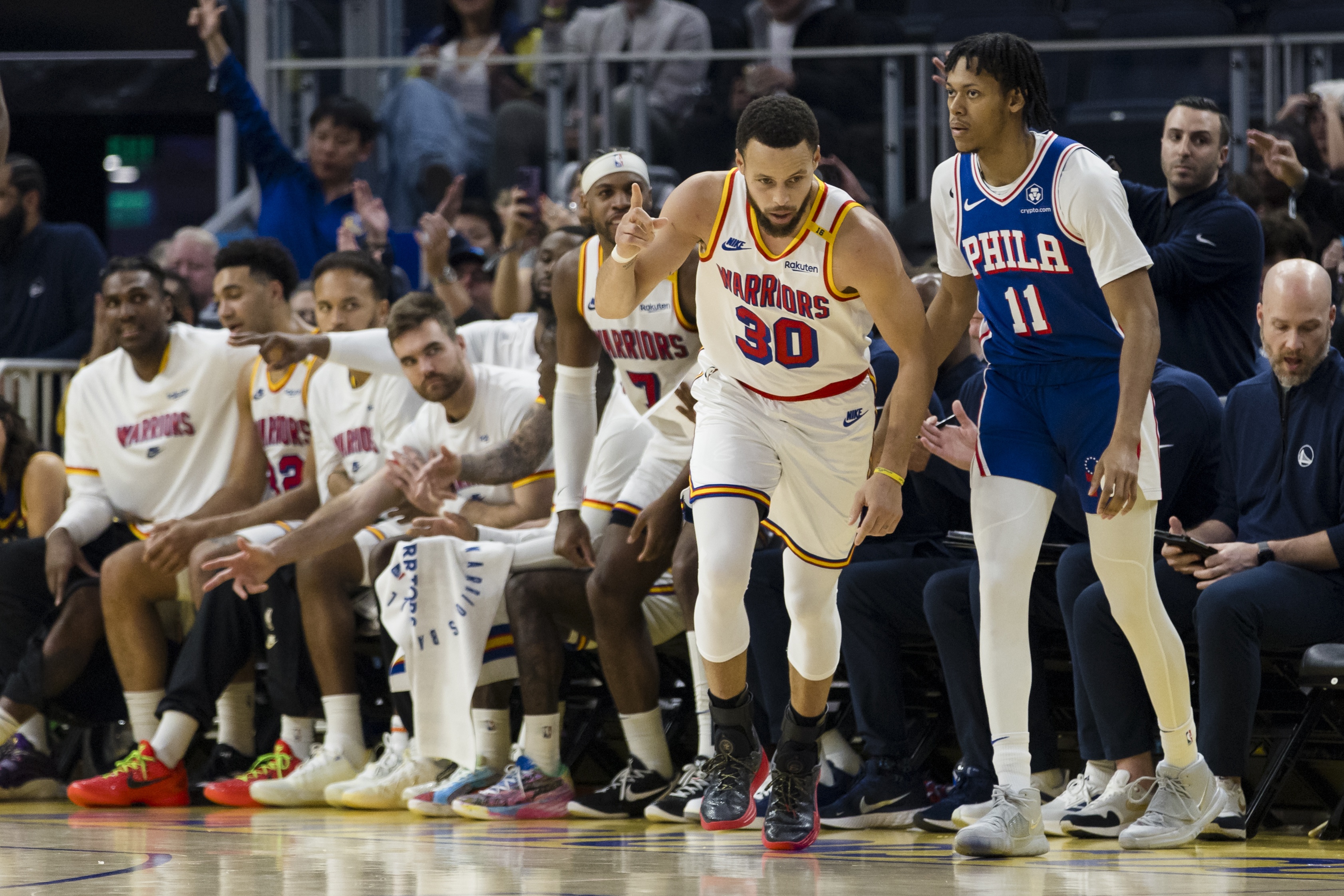 Kaiyun-关于法国队带队取胜！，库里重要时刻出色发挥赛场气氛高涨的信息